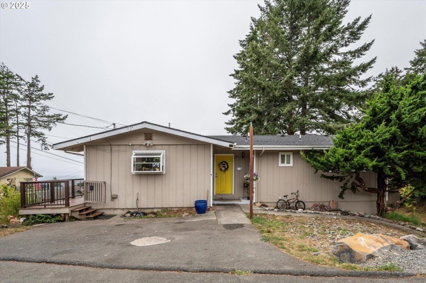 Enjoy ocean views from this versatile 3-bedroom, 2-bath home - Beach Home for sale in Brookings, Oregon on Beachhouse.com