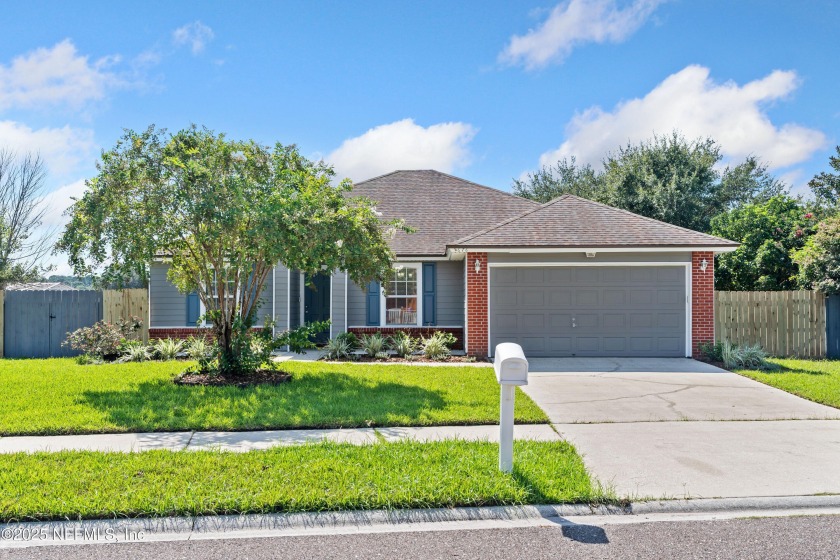 Welcome to this beautifully maintained and freshly painted - Beach Home for sale in Jacksonville, Florida on Beachhouse.com