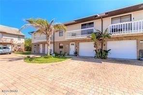 Welcome to 731 Laurel Bay Circle - A Townhome Gem in New Smyrna - Beach Home for sale in New Smyrna Beach, Florida on Beachhouse.com