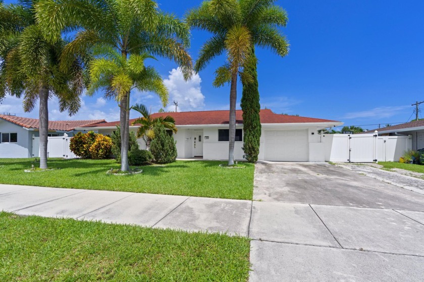 GORGEOUS RENOVATED EAST BOCA RATON SINGLE-FAMILY HOME | - Beach Home for sale in Boca Raton, Florida on Beachhouse.com