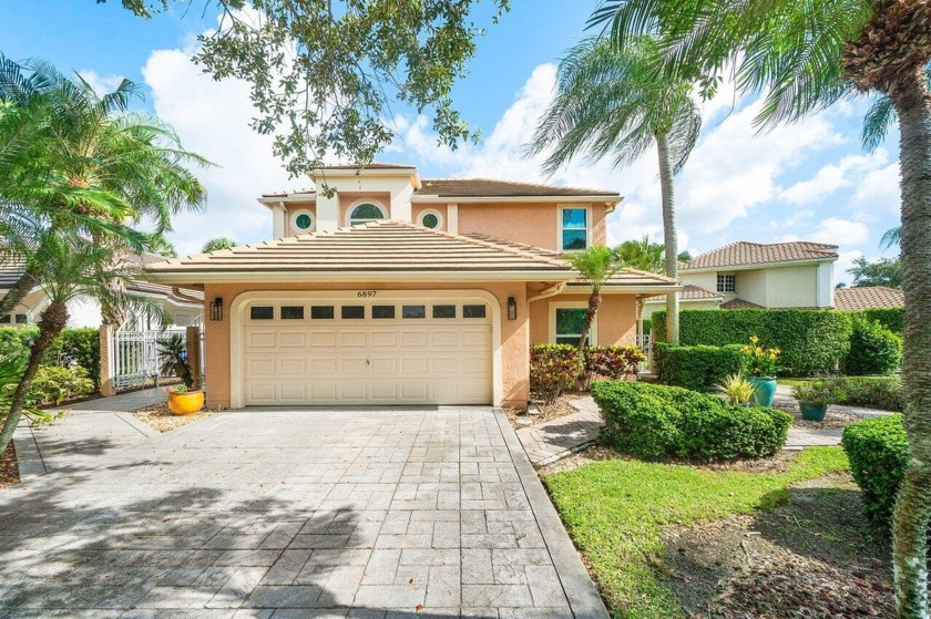 Welcome to this stunning 3-bedroom, 3 1/2-bathroom home nestled - Beach Home for sale in Palm Beach Gardens, Florida on Beachhouse.com