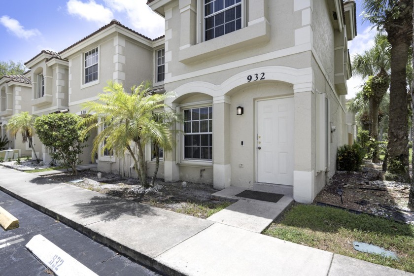 Gorgeous, immaculate Townhome in a great community - excellent - Beach Townhome/Townhouse for sale in West Palm Beach, Florida on Beachhouse.com