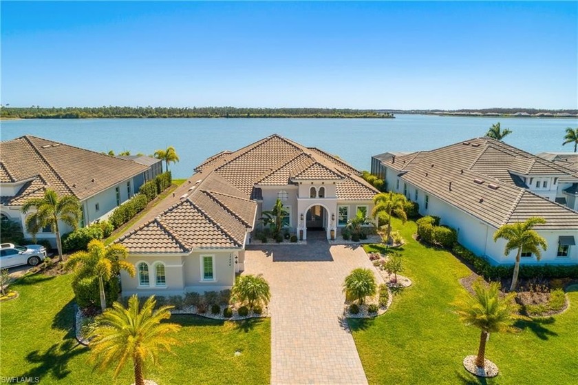 From the moment you walk through the front door, you're greeted - Beach Home for sale in Fort Myers, Florida on Beachhouse.com