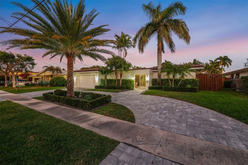 Discover the perfect blend of style, comfort and waterfront - Beach Home for sale in Fort Lauderdale, Florida on Beachhouse.com