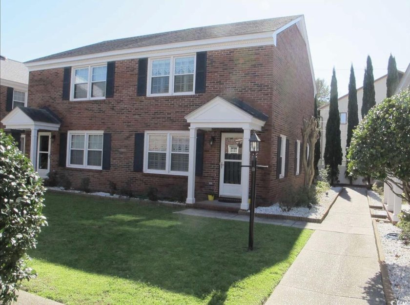 Move right into this beautifully maintained 2-bedroom townhome - Beach Townhome/Townhouse for sale in Myrtle Beach, South Carolina on Beachhouse.com