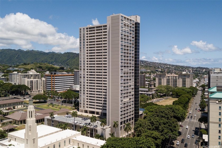 Welcome home to Banyan Tree Plaza, where comfort and convenience - Beach Condo for sale in Honolulu, Hawaii on Beachhouse.com