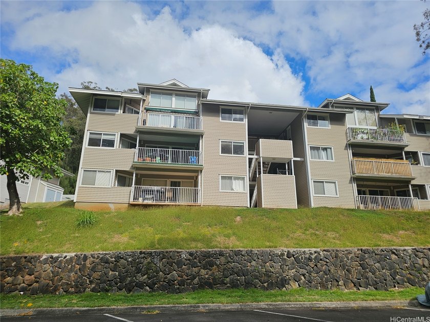 Discover this spacious 3-bedroom, 2-bath split-level home in the - Beach Condo for sale in Mililani, Hawaii on Beachhouse.com