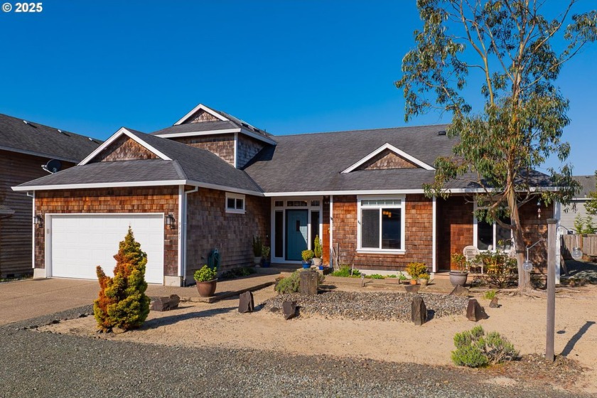 Welcoming and wonderful Pine Ridge home designed for comfort - Beach Home for sale in Manzanita, Oregon on Beachhouse.com