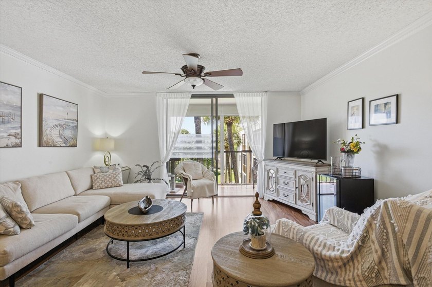 Beautiful 2/2 with washer and dryer ! this is an active 55 and - Beach Condo for sale in Delray Beach, Florida on Beachhouse.com