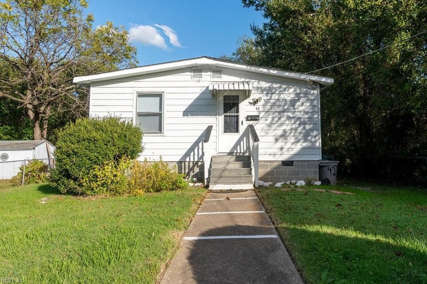 Ranch home minute away from Outlook Beach!! New Vinyl plank - Beach Home for sale in Hampton, Virginia on Beachhouse.com