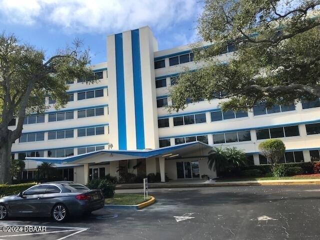 What a view!  The floor to ceiling  windows present a fantastic - Beach Condo for sale in Daytona Beach, Florida on Beachhouse.com