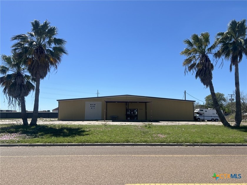 The local bowling alley is ready for her next entrepreneur to - Beach Commercial for sale in Port Lavaca, Texas on Beachhouse.com