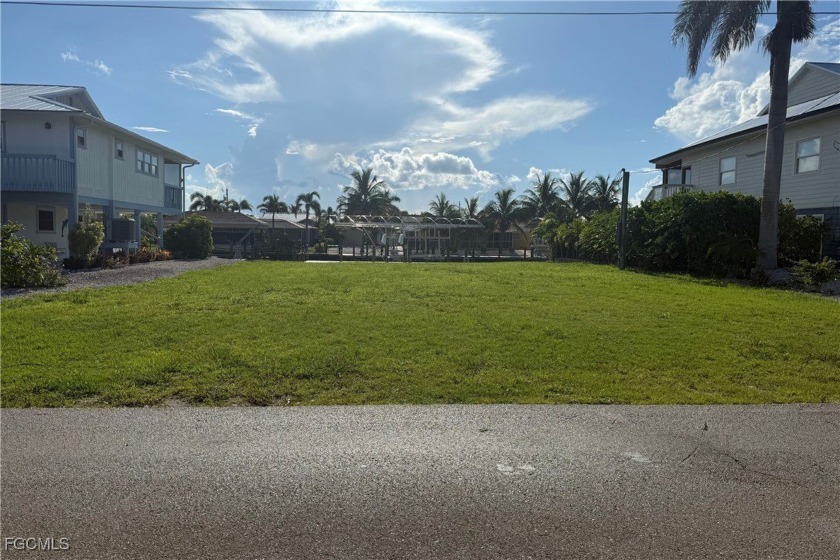 A charming waterfront lot that captures the best of Florida - Beach Lot for sale in St. James City, Florida on Beachhouse.com