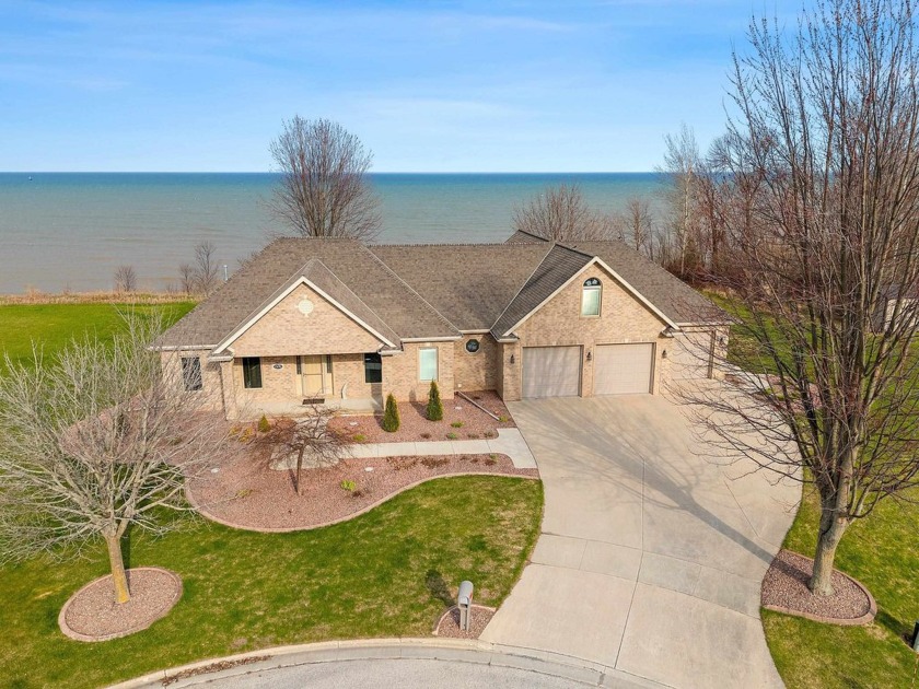 Exceptionally well maintained home on Lake Michigan.  Extremely - Beach Home for sale in Kewaunee, Wisconsin on Beachhouse.com
