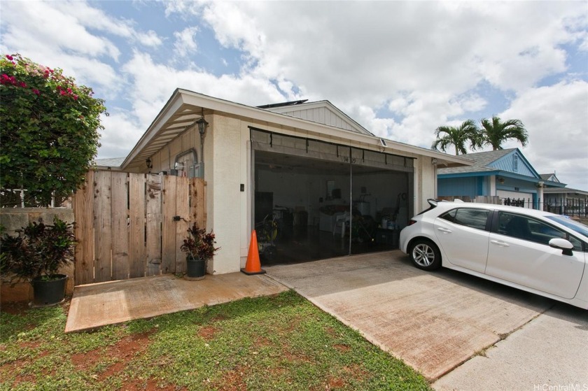 Come home to a cozy and cute single family home located in - Beach Home for sale in Waipahu, Hawaii on Beachhouse.com