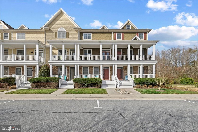 Beautiful 4 bedroom, 3.5 bath townhome in the sought-after - Beach Townhome/Townhouse for sale in Selbyville, Delaware on Beachhouse.com