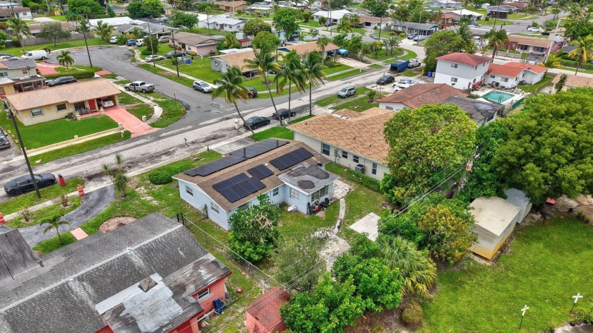 Don't miss this charming and well-maintained home featuring a - Beach Home for sale in Pompano Beach, Florida on Beachhouse.com