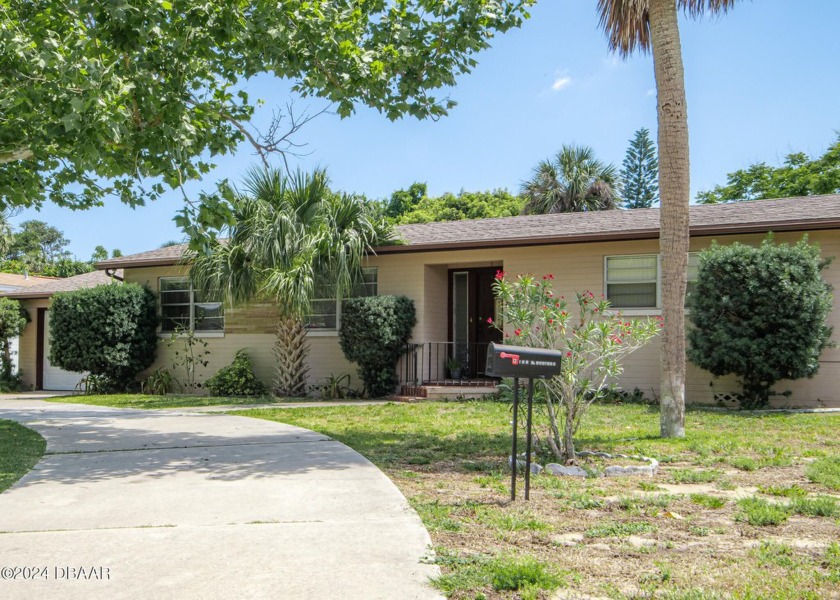 Vintage Charmer in Prime Ormond Beach Location!

Uncover the - Beach Home for sale in Ormond Beach, Florida on Beachhouse.com