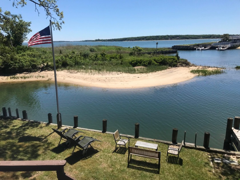 Lagoon Lodge: North Fork,Charming 3Br, Waterfront - Beach Vacation Rentals in East Marion, NY on Beachhouse.com