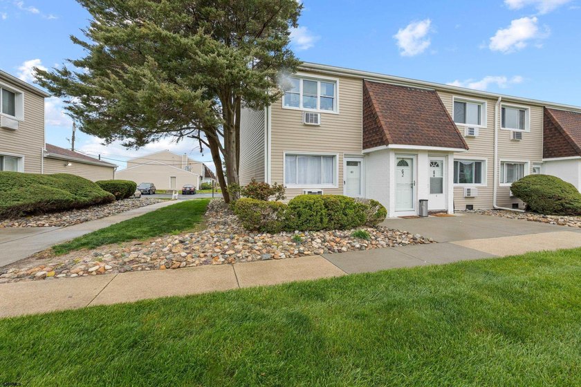 Downstairs end unit just in time for summer in Brigantine. This - Beach Condo for sale in Brigantine, New Jersey on Beachhouse.com