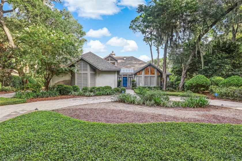Privately tucked away on the Oak Marsh Golf Course, your dream - Beach Home for sale in Amelia Island, Florida on Beachhouse.com