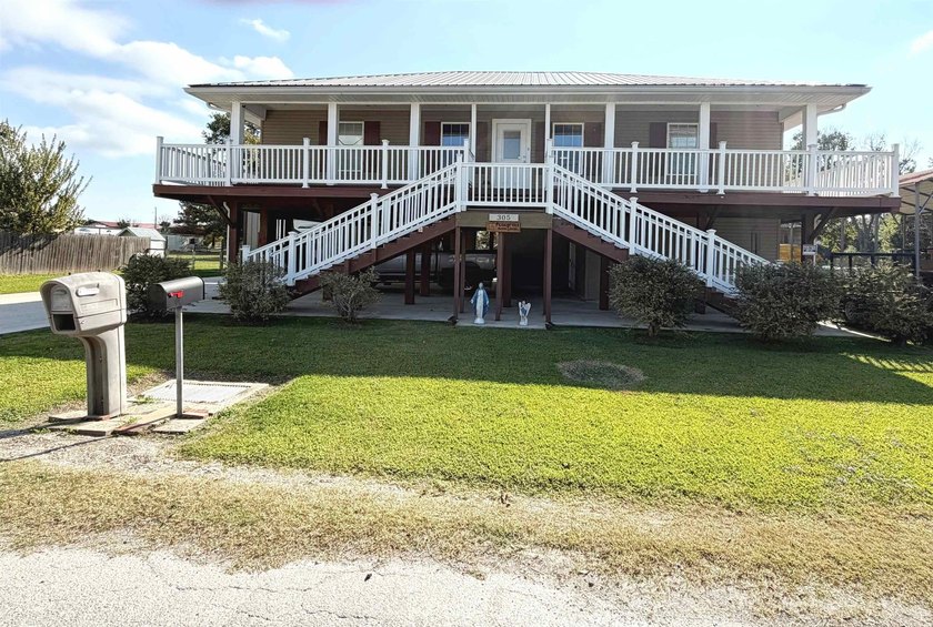 COUNTRY LIVING IN CHAUVIN, LOUISIANA! FEATURING A LIKE NEW HOME - Beach Home for sale in Chauvin, Louisiana on Beachhouse.com