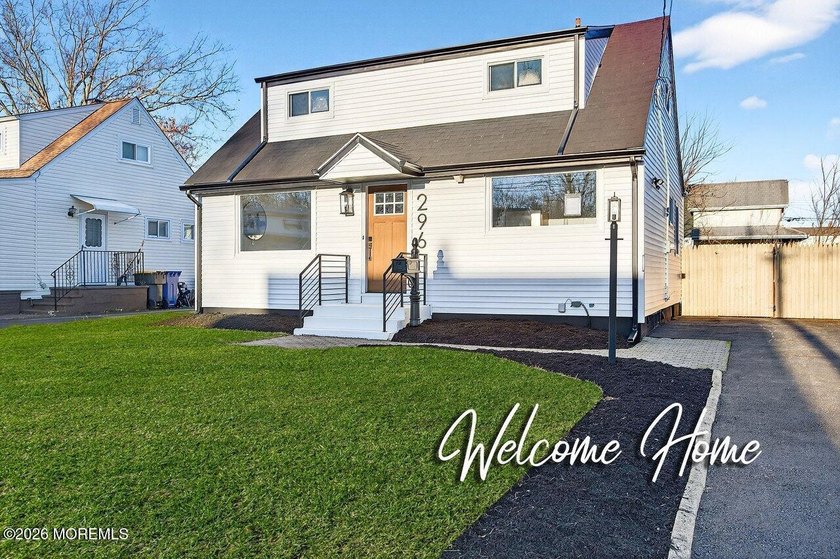 Beautifully renovated Cape Cod in the heart of Old Bridge! This - Beach Home for sale in Old Bridge, New Jersey on Beachhouse.com
