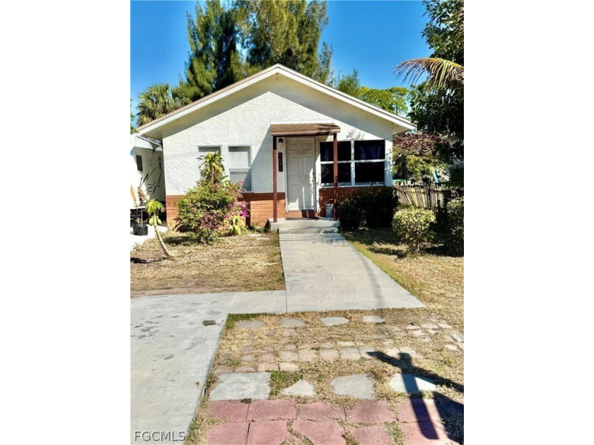 HISTORIC CHARM MEETS MODERN LIFESTYLE: 1950s FLORIDA COTTAGE IN - Beach Home for sale in Bonita Springs, Florida on Beachhouse.com