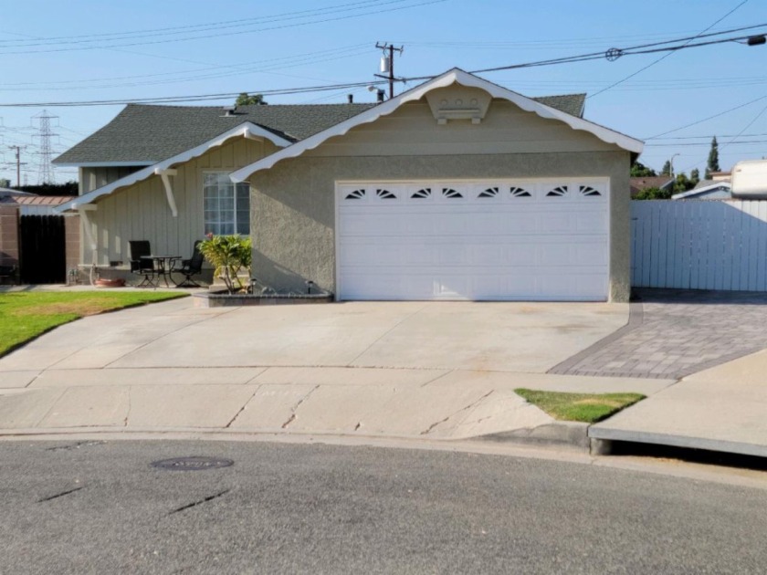 Charming, well-maintained Lakewood home situated on a quiet - Beach Home for sale in Lakewood, California on Beachhouse.com