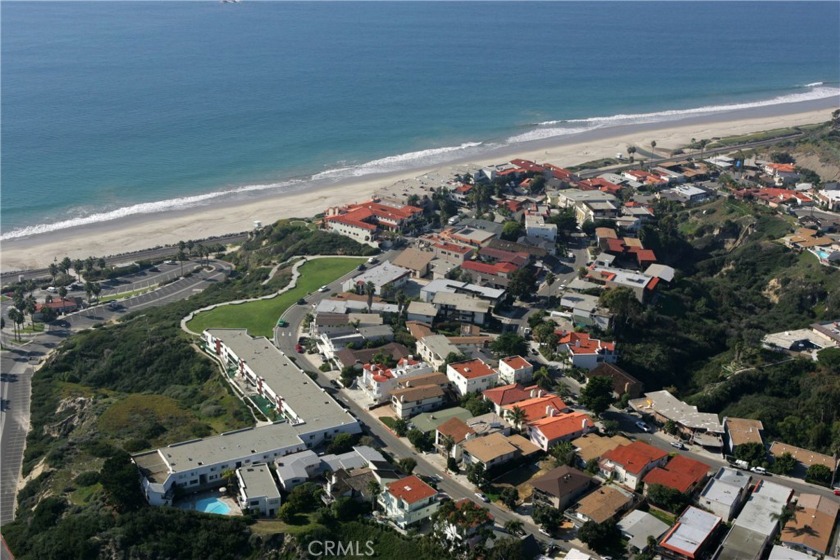 Location, location & location! This property sits on top of a - Beach Condo for sale in San Clemente, California on Beachhouse.com