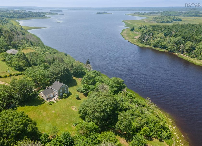 Welcome to the Abraham Lent House, a beautiful estate that - Beach Home for sale in Tusket, Nova Scotia on Beachhouse.com