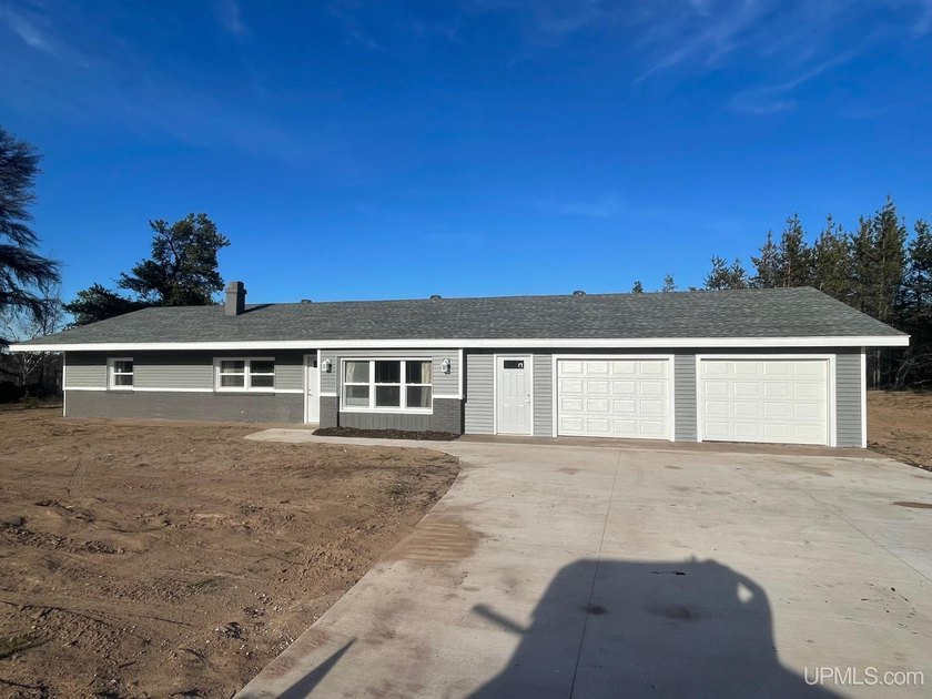 Beautifully updated 4-bedroom, 2-bath home that is truly move-in - Beach Home for sale in Marquette, Michigan on Beachhouse.com