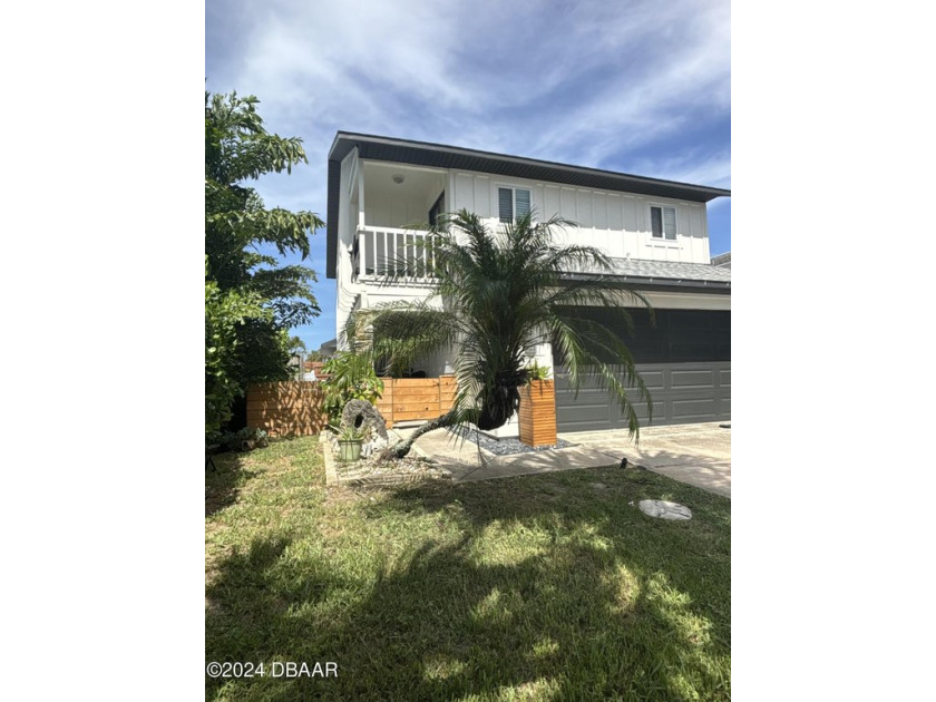 Remodeled tropical paradise with river views! Salt water pool - Beach Home for sale in Port Orange, Florida on Beachhouse.com