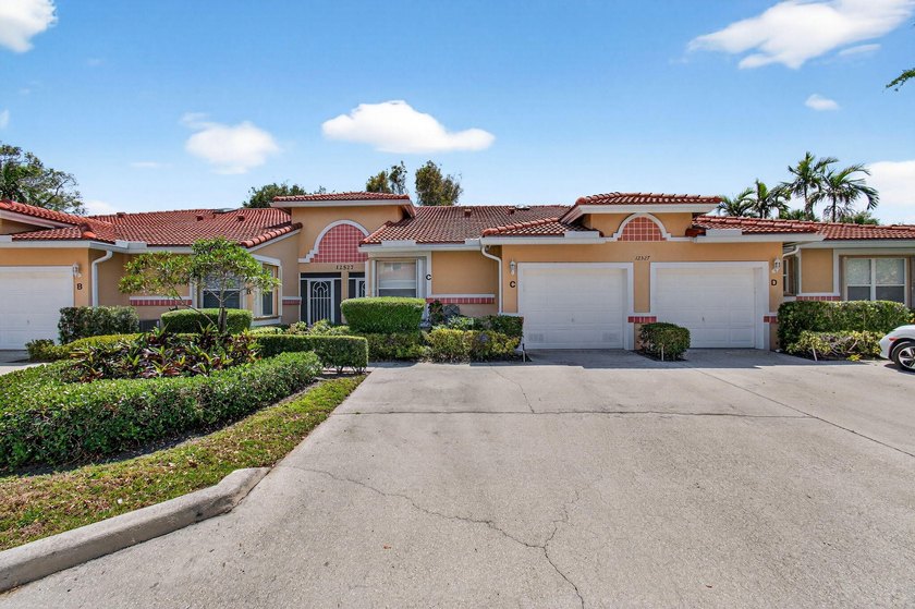 Beautifully maintained 2BR/2BA villa in the desirable Crystal - Beach Home for sale in Boynton Beach, Florida on Beachhouse.com