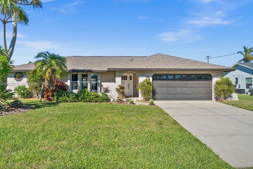Experience Southwest Florida waterfront living in this - Beach Home for sale in Cape Coral, Florida on Beachhouse.com