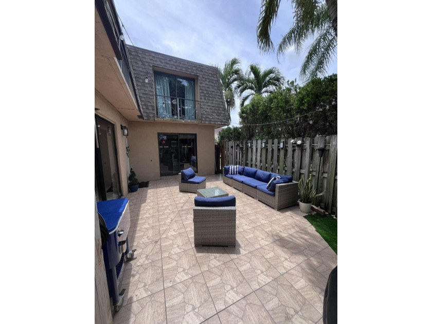 Beautifully remodeled 2-bedroom, 2.1-bathroom townhome - Beach Townhome/Townhouse for sale in Palm Springs, Florida on Beachhouse.com