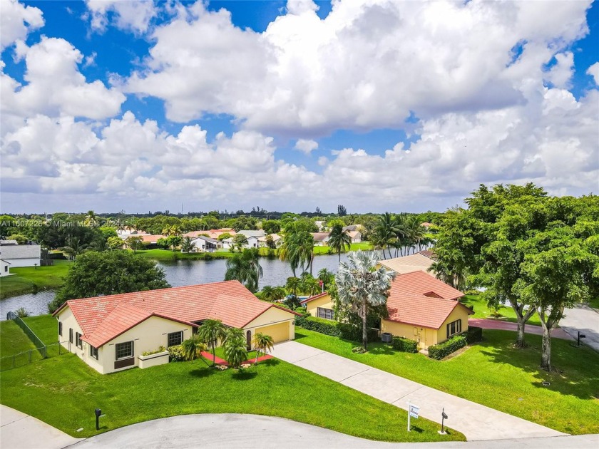 JUST REDUCED FOR QUICK SALE!! SELLERS VERY MOTIVATED!!Discover - Beach Home for sale in Davie, Florida on Beachhouse.com