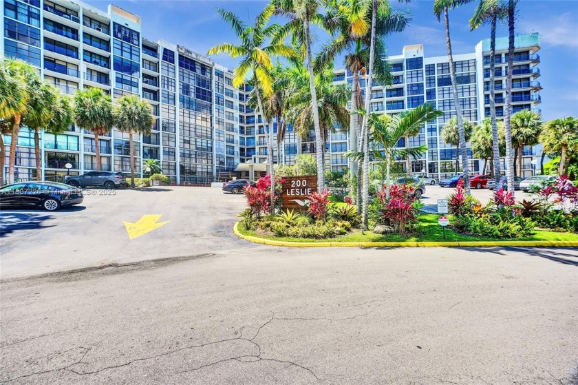 Stunning corner unit at 200 Leslie offers 3 spacious bedrooms, 2 - Beach Condo for sale in Hallandale Beach, Florida on Beachhouse.com