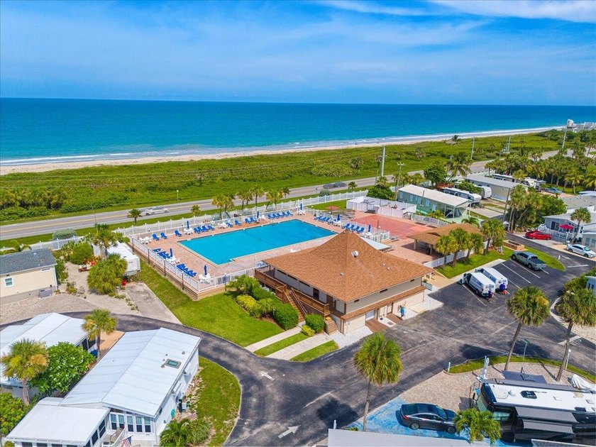 Spacious 2BR/1BA in Oceans Resorts on North Hutchinson Island is - Beach Home for sale in Hutchinson Island, Florida on Beachhouse.com