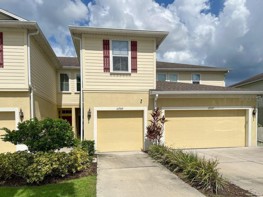 This townhome features a 2-bedroom, 2.5 bathrooms, loft, a - Beach Townhome/Townhouse for sale in Riverview, Florida on Beachhouse.com