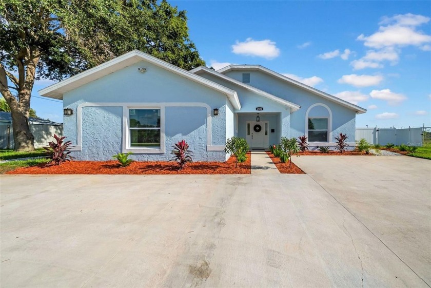 **SELLER CONCESSIONS AVAILABLE** Welcome to a beautifully - Beach Home for sale in St. Petersburg, Florida on Beachhouse.com