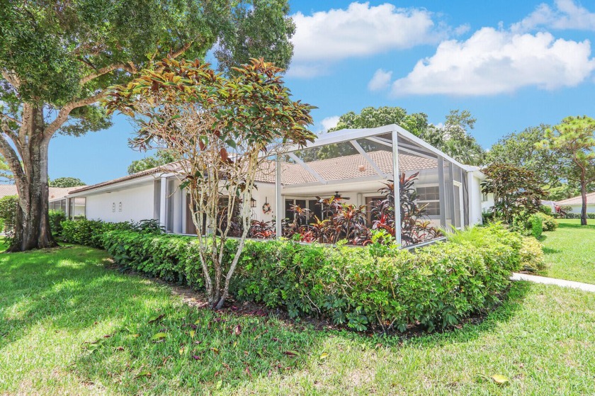 Welcome to your dream villa! This immaculate 2-bedroom - Beach Townhome/Townhouse for sale in Palm Beach Gardens, Florida on Beachhouse.com