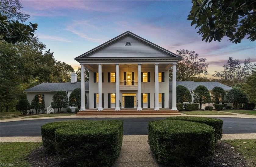 This well-known Williamsburg estate sits on 42 private, gated - Beach Home for sale in Williamsburg, Virginia on Beachhouse.com