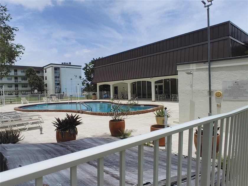 COZY CONDO UNIT WITH EXCELLENT LOCATION: JUST MINUTES AWAY FROM - Beach Condo for sale in Dania, Florida on Beachhouse.com