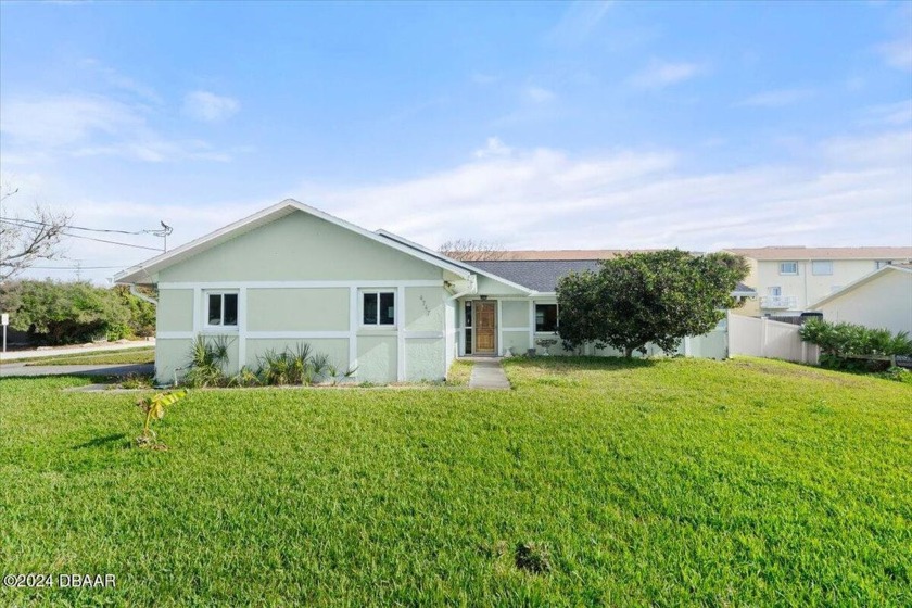 Welcome to 4747 Riverglen Drive, a delightful single-family home - Beach Home for sale in Ponce Inlet, Florida on Beachhouse.com