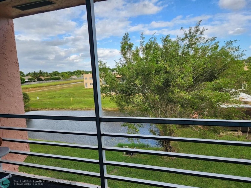 55+ COMMUNITY, 1/1 COZY AND BRIGHT TOP FLOOR UNIT WITH NICE VIEW - Beach Condo for sale in Sunrise, Florida on Beachhouse.com