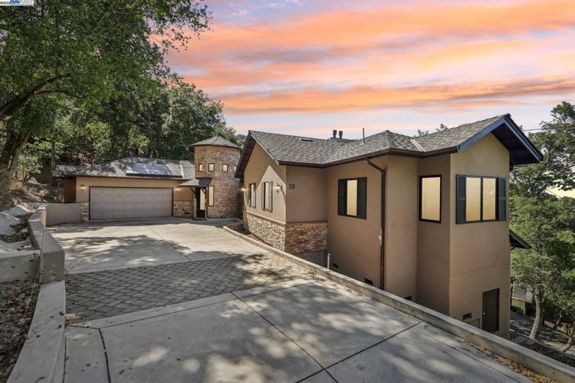 Stunning executive newer built home with breathtaking views and - Beach Home for sale in Orinda, California on Beachhouse.com