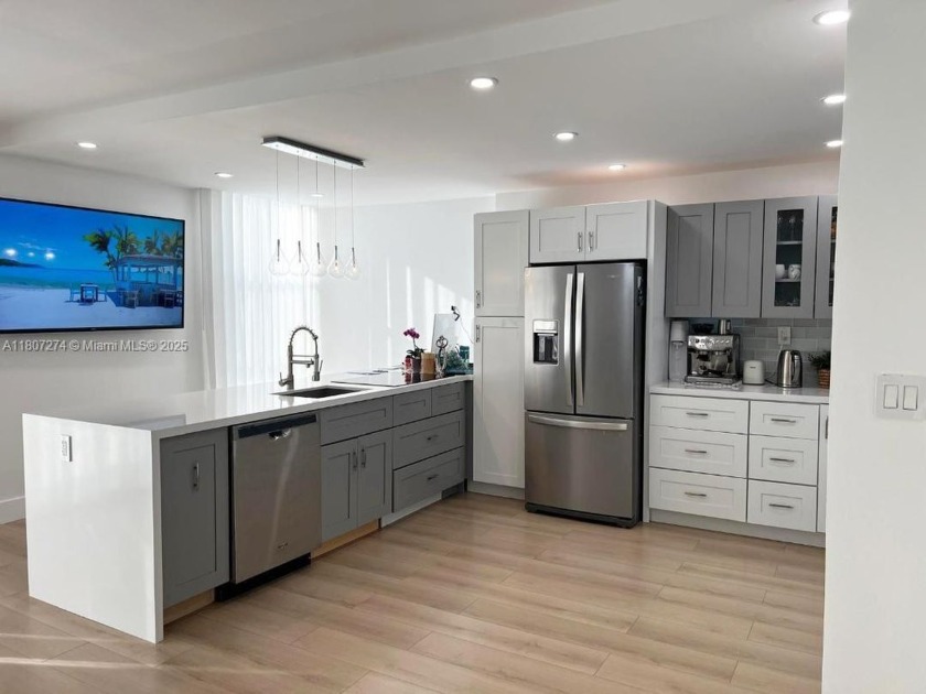 Amazing comfort luxury remodeled 1/1.5 condo, screened patio - Beach Condo for sale in Aventura, Florida on Beachhouse.com