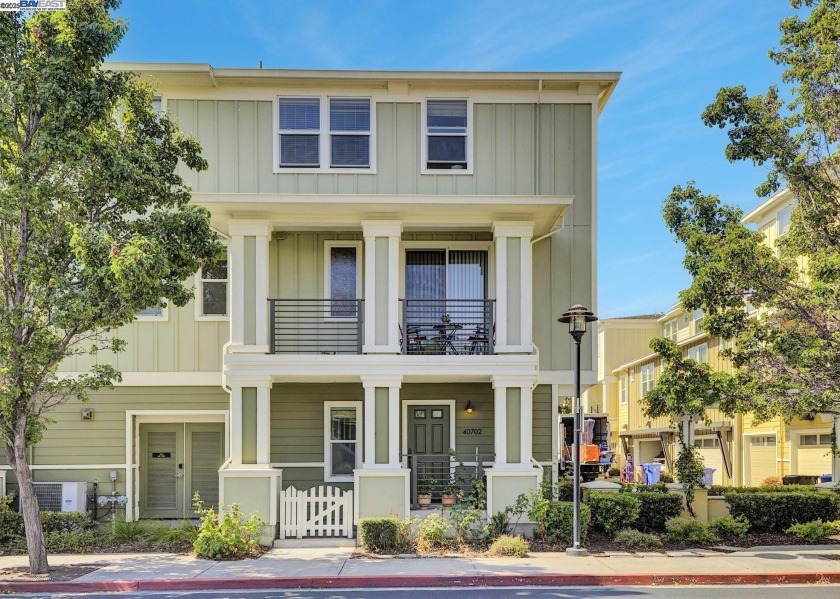 Fabulous location and an ideal floor plan with 3 bedrooms and 2 - Beach Condo for sale in Fremont, California on Beachhouse.com