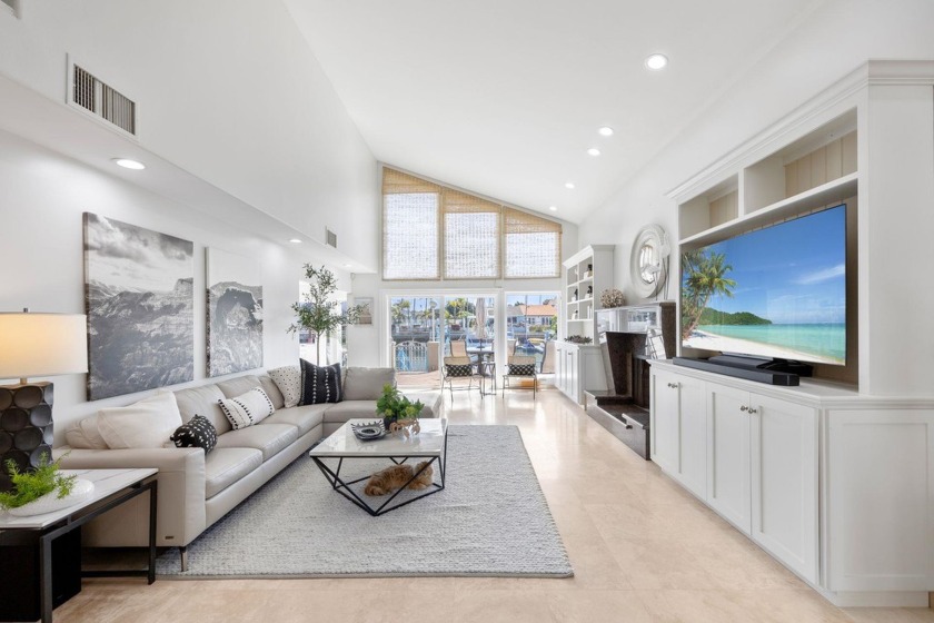 WELCOME TO THIS FABULOUS SOUTH FACING WARM BAY FRONT HOME! - Beach Home for sale in Coronado, California on Beachhouse.com